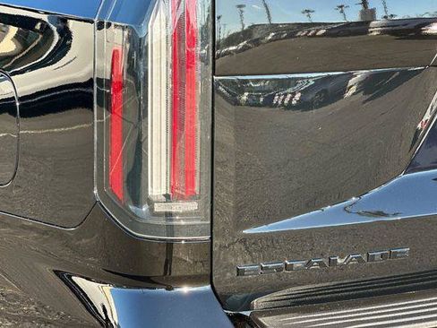 Certified 2026 Cadillac Escalade ESV Platinum Sport w/ LPO, ONYX Package AWD/4WD image 28