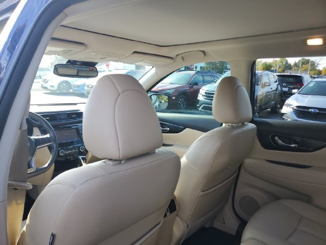 Used 2017 Nissan Rogue SL w/ SL Premium Package FWD image 10