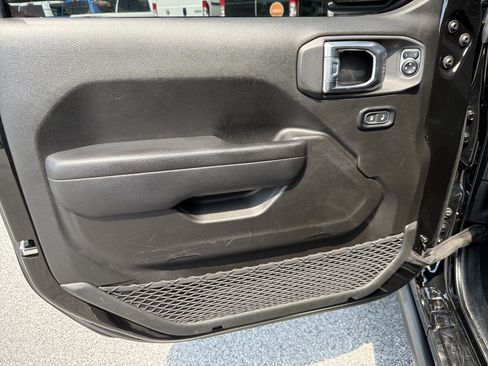 Used 2024 Jeep Wrangler Unlimited Rubicon AWD/4WD image 12