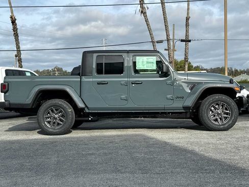 New 2026 Jeep Gladiator Sport AWD/4WD image 3