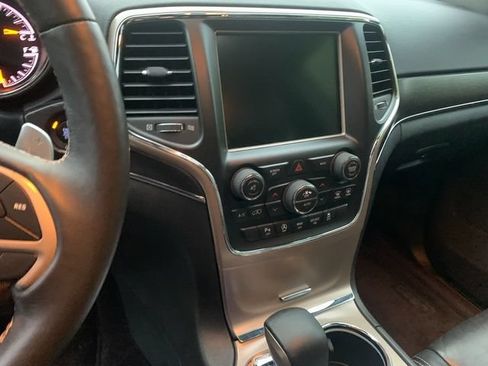 Used 2017 Jeep Grand Cherokee Limited AWD/4WD image 9