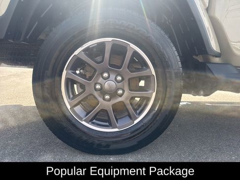 Used 2022 Jeep Gladiator Overland w/ Popular Equipment Package AWD/4WD image 14