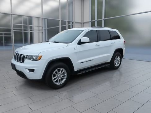 Used 2018 Jeep Grand Cherokee Laredo AWD/4WD image 4