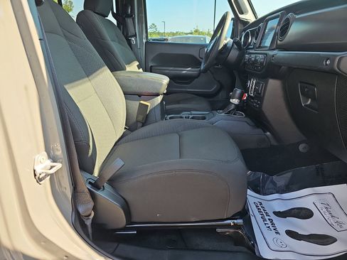 Used 2023 Jeep Gladiator Willys image 10