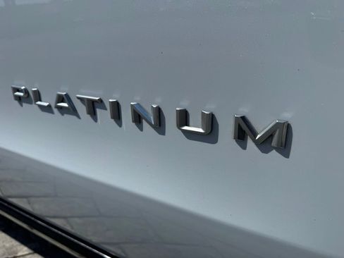 Used 2025 Ford Expedition Platinum image 5