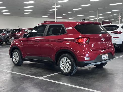 Used 2021 Hyundai Venue SE image 5