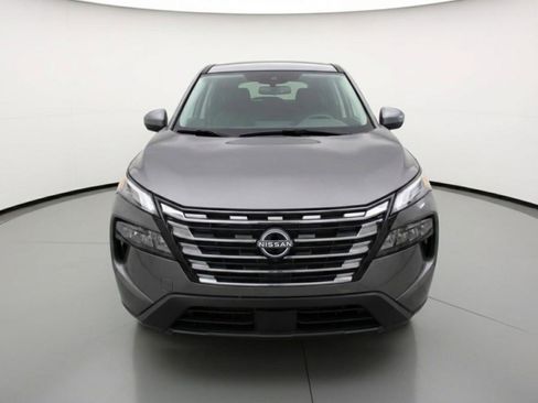 Used 2025 Nissan Rogue SV image 2
