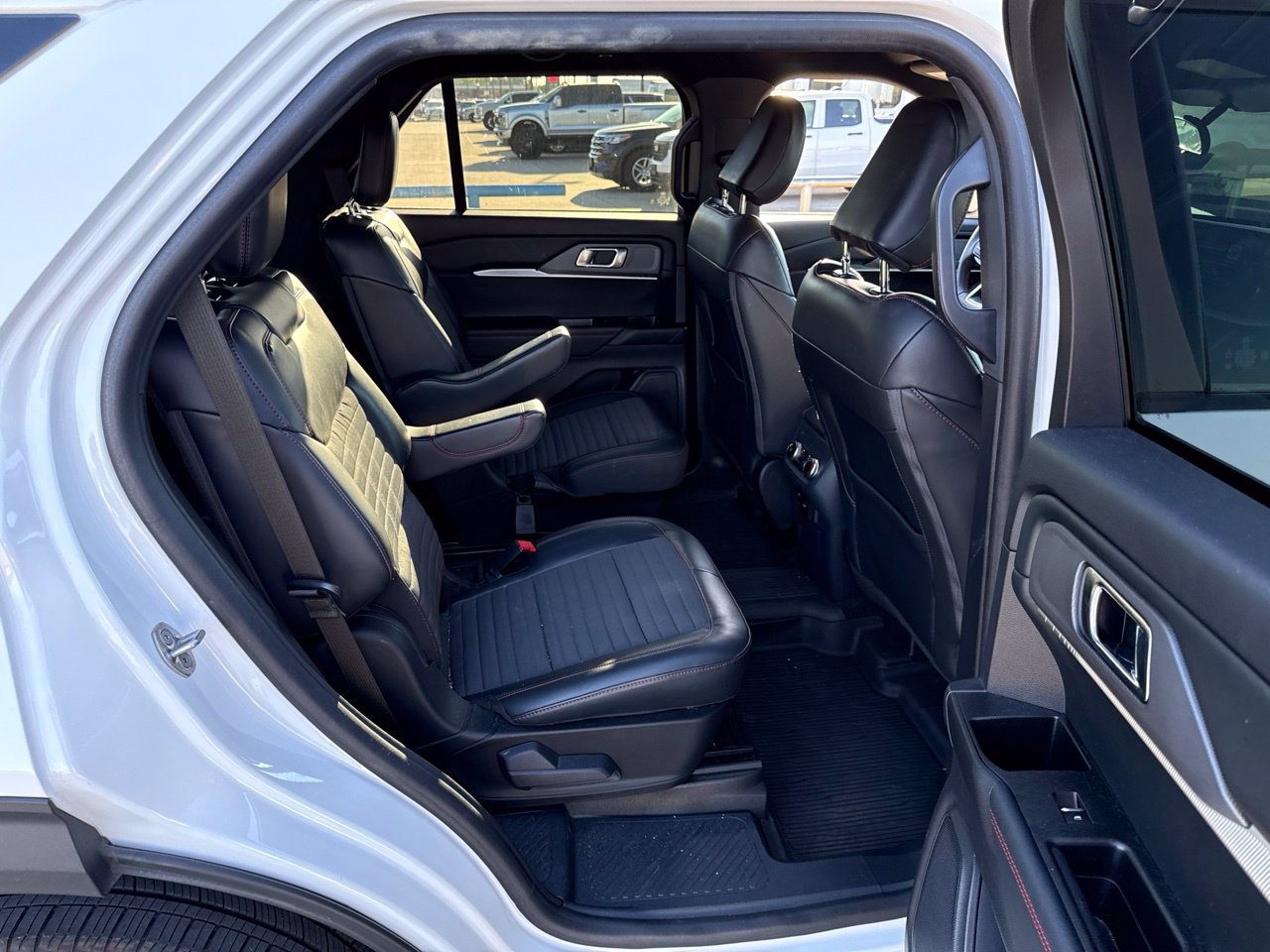 Used 2025 Ford Explorer ST-Line AWD/4WD image 12