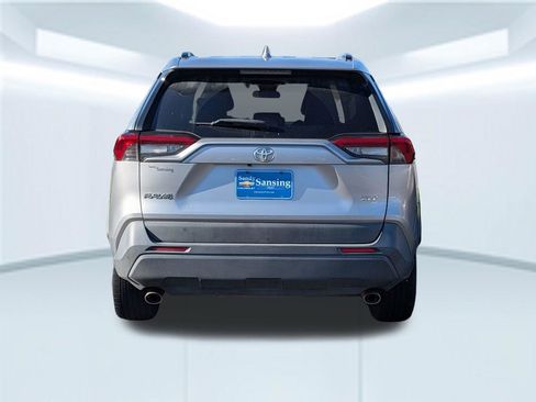 Used 2019 Toyota RAV4 XLE Premium FWD image 5