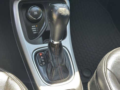 Used 2018 Jeep Compass Latitude w/ Popular Equipment Group AWD/4WD image 33