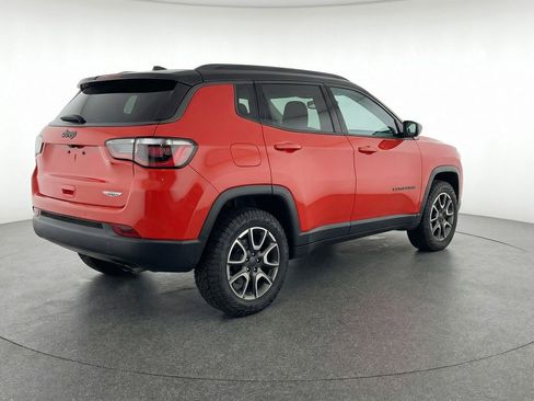 Used 2025 Jeep Compass Trailhawk AWD/4WD image 9
