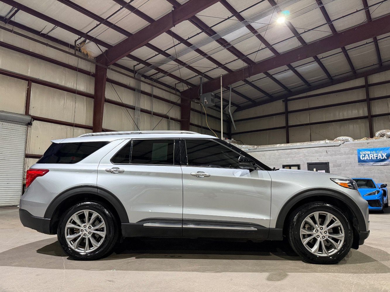 Used 2022 Ford Explorer Limited w/ Equipment Group 301A AWD/4WD image 4