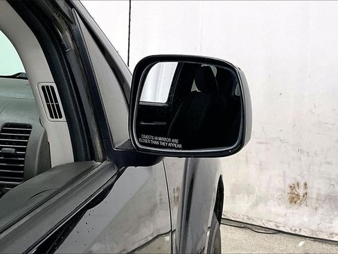 Used 2017 Nissan Frontier SV image 11