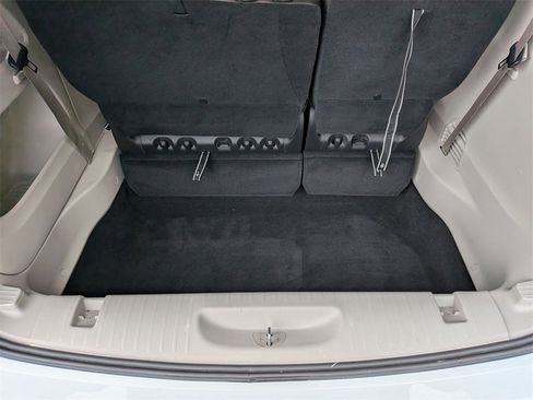 Certified 2022 Chrysler Pacifica Touring-L image 6