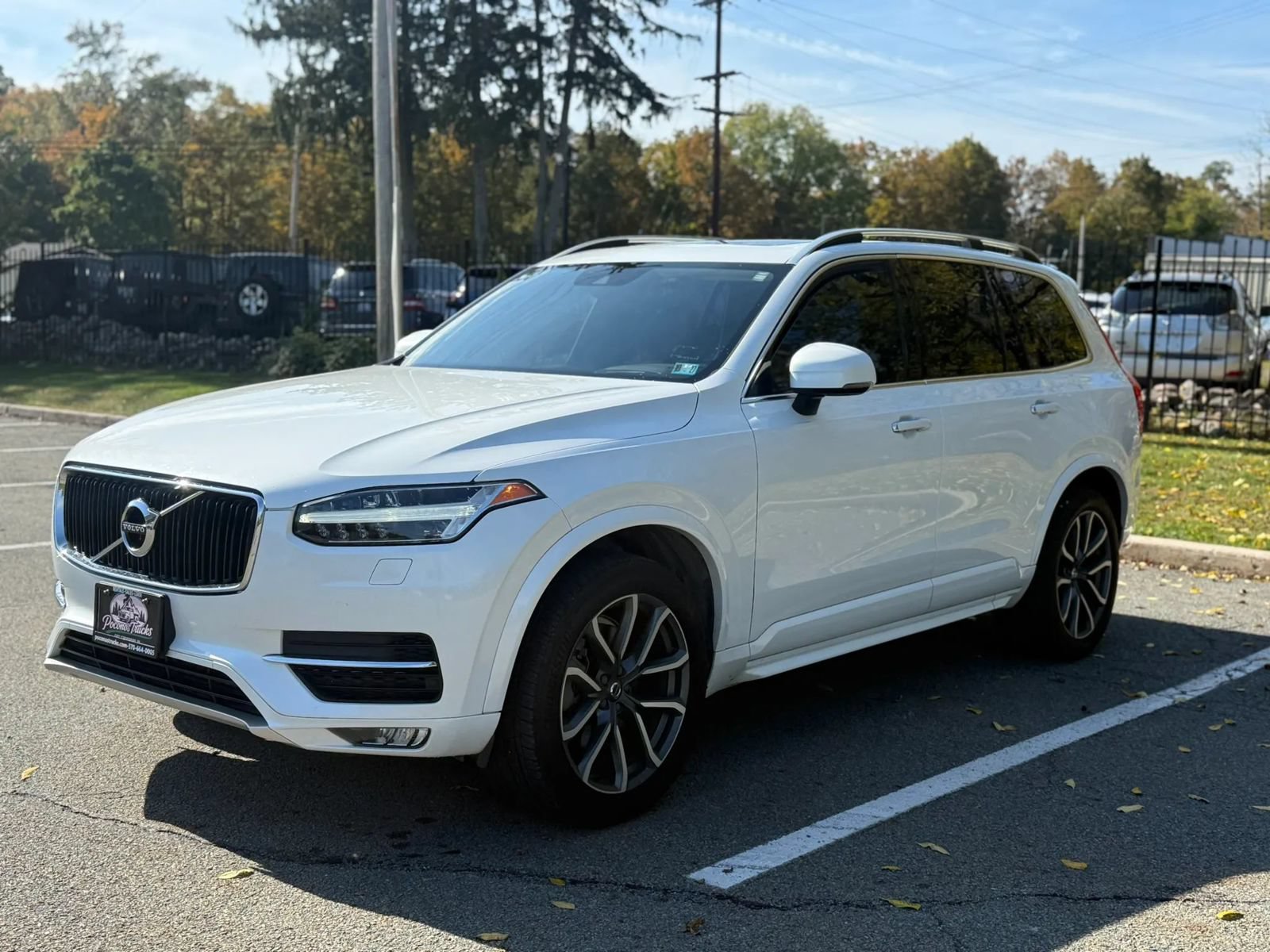 Used 2018 Volvo XC90 T6 Momentum w/ Momentum Plus Package AWD/4WD image 9