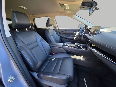 Used 2025 Nissan Rogue SL image 13