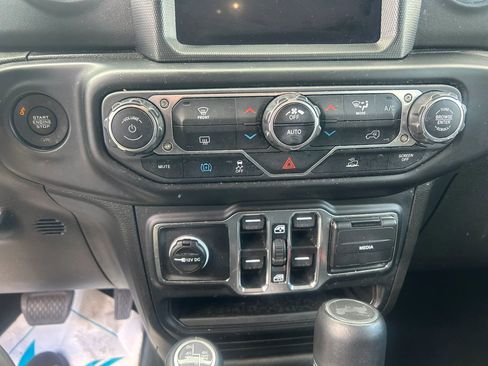 Used 2023 Jeep Wrangler Unlimited Sahara AWD/4WD image 18