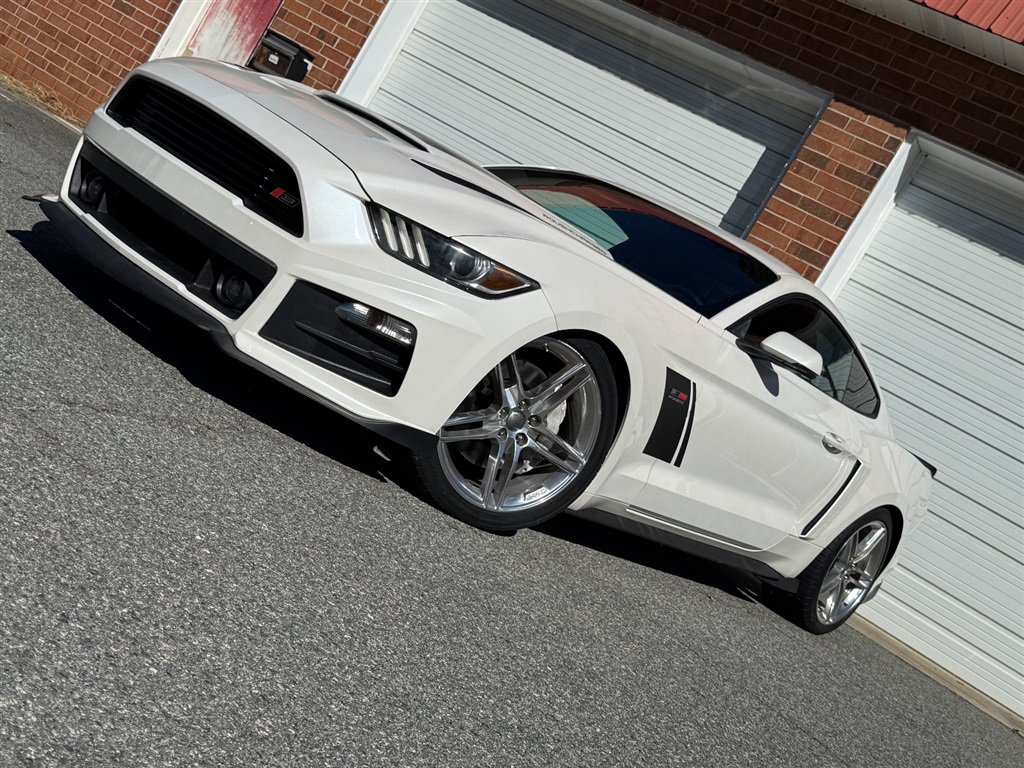 Used 2017 Ford Mustang GT Premium RWD image 4