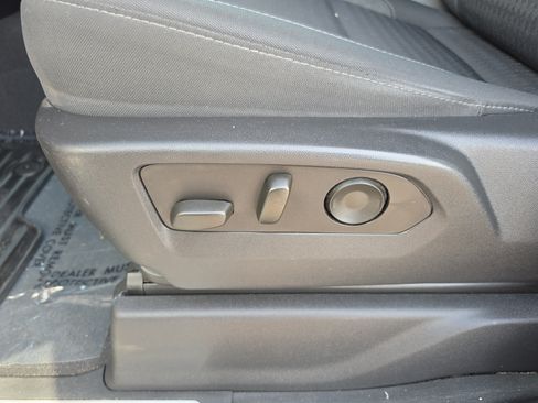 Used 2023 Chevrolet Silverado 1500 LT AWD/4WD image 17