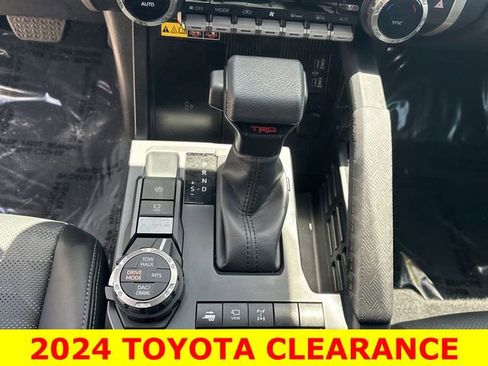 Used 2024 Toyota Tacoma TRD Off-Road w/ TRD Off Road Premium Package AWD/4WD image 19