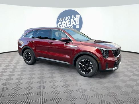 Certified 2025 Kia Sorento S w/ Panoramic Sunroof Package image 2
