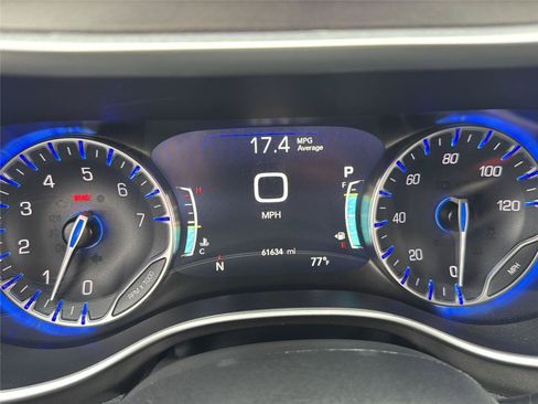 Used 2024 Chrysler Pacifica Touring-L FWD image 15