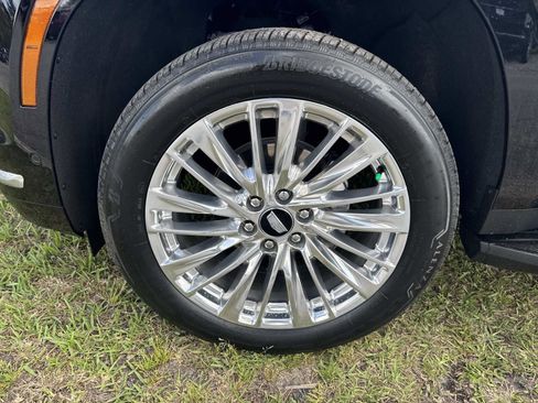 Certified 2025 Cadillac Escalade ESV Premium Luxury image 10