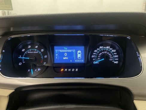 Used 2018 Ford Taurus SEL FWD image 6