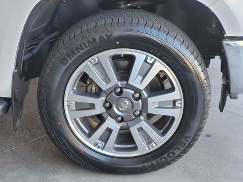 Used 2021 Toyota Tundra Platinum image 5