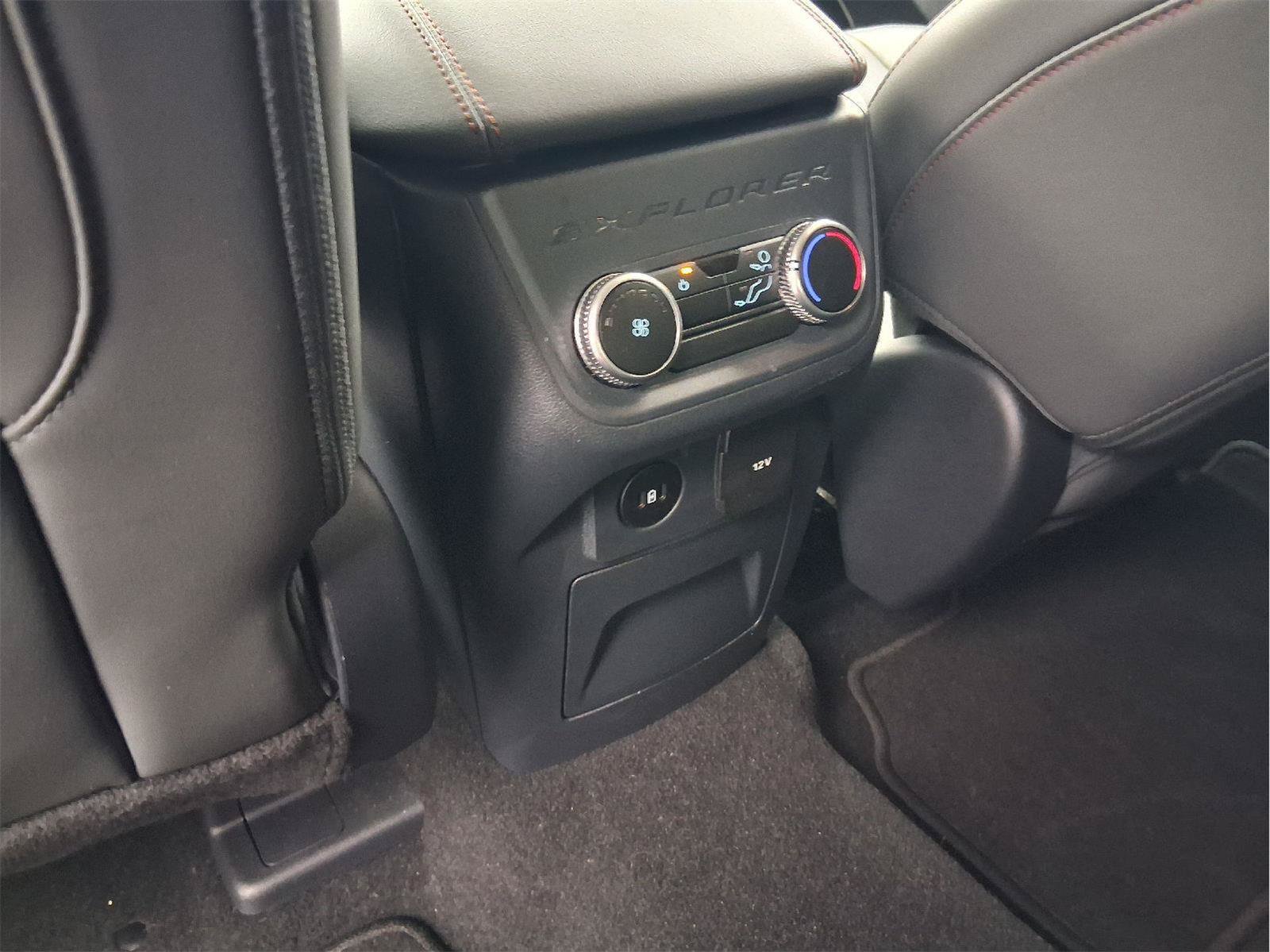 Used 2025 Ford Explorer Active w/ Active Comfort Package RWD image 28