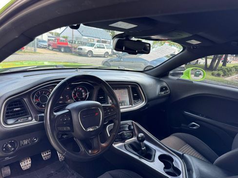 Used 2015 Dodge Challenger R/T w/ Quick Order Package 22B R/T RWD image 11
