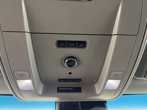 Used 2017 Chevrolet Suburban LT image 30