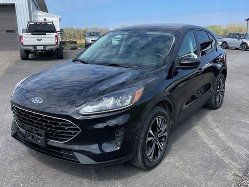 Used 2021 Ford Escape SE w/ SE Sport Appearance Package AWD/4WD image 2