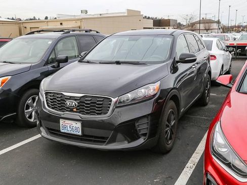 Used 2019 Kia Sorento LX image 3