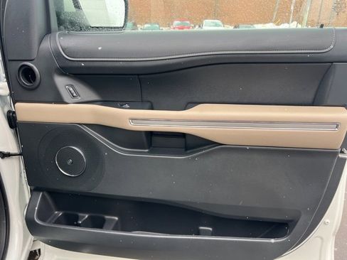 Used 2023 Ford Expedition Limited image 10