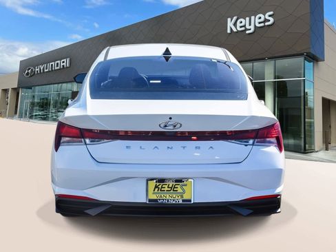 Used 2021 Hyundai Elantra SE image 6