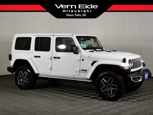 Used 2025 Jeep Wrangler Unlimited Sahara AWD/4WD image 1