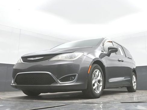 Used 2017 Chrysler Pacifica Touring-L Plus w/ Tire & Wheel Group FWD image 46