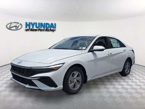 New 2026 Hyundai Elantra SE FWD image 1