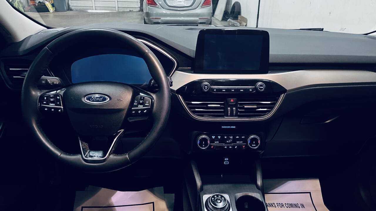 Used 2022 Ford Escape SEL w/ Technology Package FWD image 25