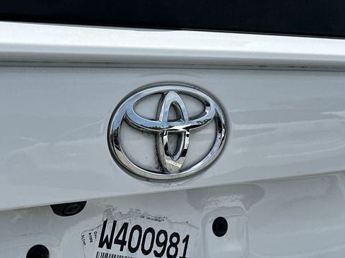 Used 2022 Toyota RAV4 XLE FWD image 16