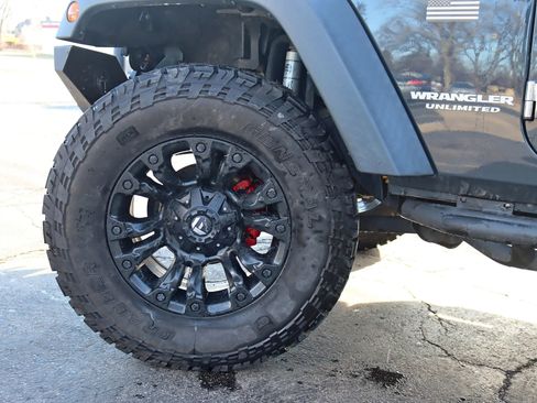 Used 2017 Jeep Wrangler Unlimited Rubicon w/ Dual Top Group image 16