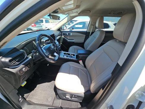 Used 2023 Ford Explorer XLT w/ Equipment Group 202A AWD/4WD image 5