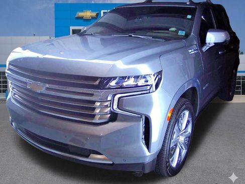 Used 2024 Chevrolet Tahoe High Country AWD/4WD image 2