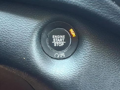 Used 2023 Jeep Cherokee Altitude Lux image 25