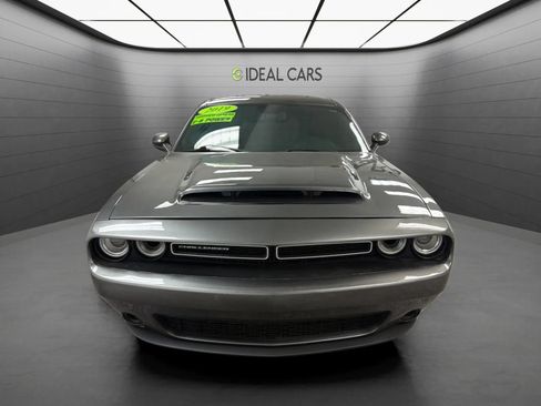 Used 2019 Dodge Challenger SXT RWD image 2