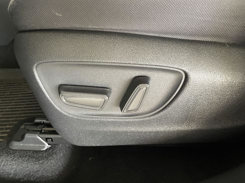 Used 2023 Toyota Highlander LE image 25