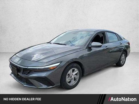 Used 2026 Hyundai Elantra SE FWD image 1