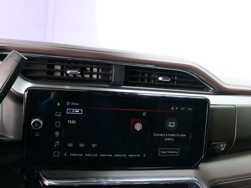 Used 2024 GMC Sierra 2500 Denali w/ Denali Reserve Package AWD/4WD image 19