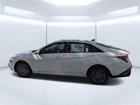 New 2025 Hyundai Elantra Blue image 6